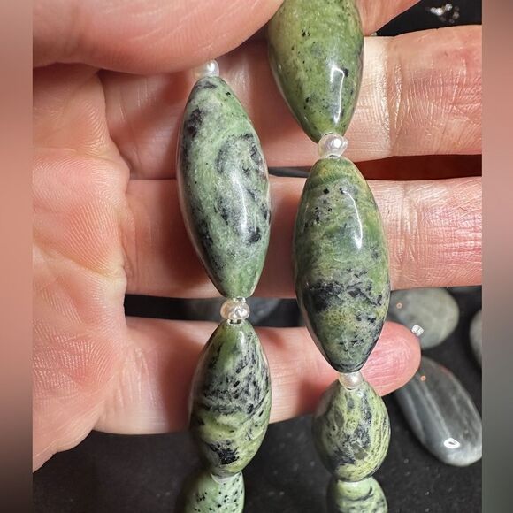 16" Vintage GSJ nephrite jade, pearl and sterling silver clasp necklace! - Picture 7 of 14